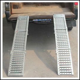 الزنك المغلفة الفولاذ قابلة للطي سلالم 1000LBS للشاحنة / مقطورة 440ctns 98x24x11CM